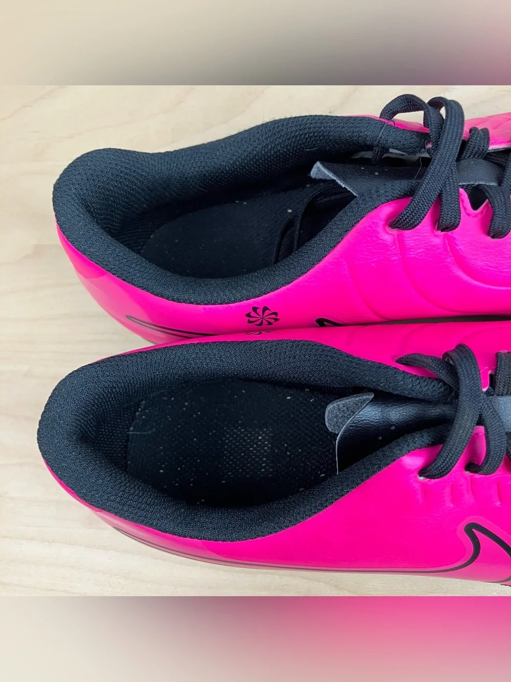 Nike Girls Kids Size 5.5Y Jr. Tiempo Legend Club FG/MG Pink Black Soccer Cleats.